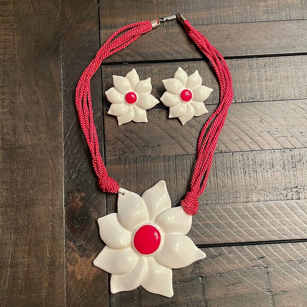 Vintage flower necklace and earrings.